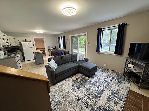 5th image of 200 Corlear Dr