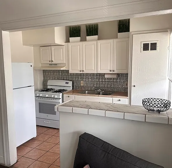 3331 W 54th St #5 — Photo 3