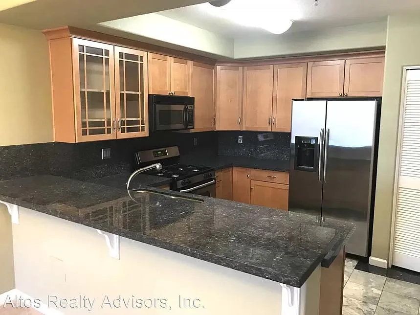808 Lenzen Ave — Photo 2