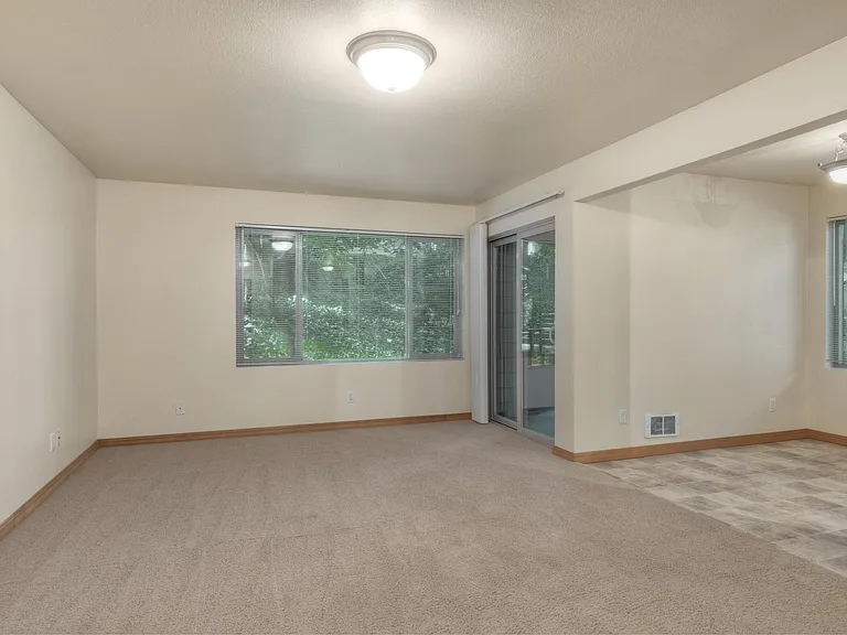 Executive Estates — Photo 14
