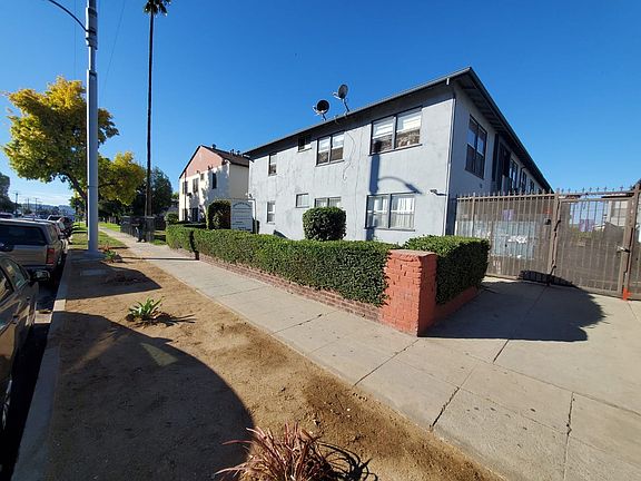 4th image of 7333 Woodman Ave APT 3