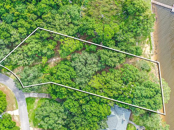 4th image of 9 Cedar Beach Cv