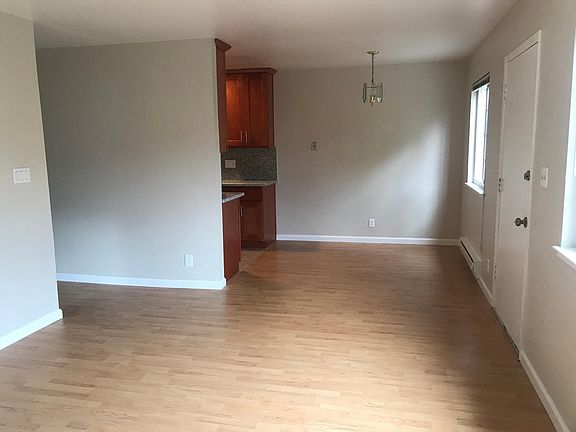4th image of 1570 Albatross Dr APT 3