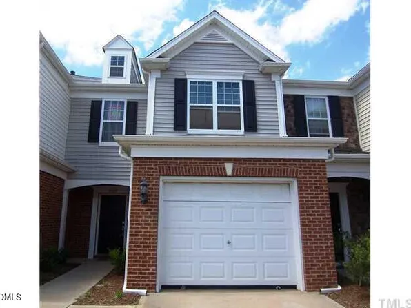 8323 Pilots View Dr, Raleigh, NC 27617
