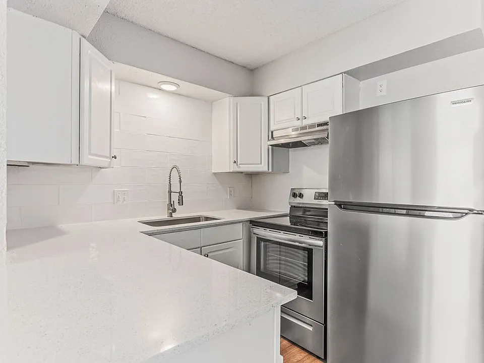 401 NW 24th St