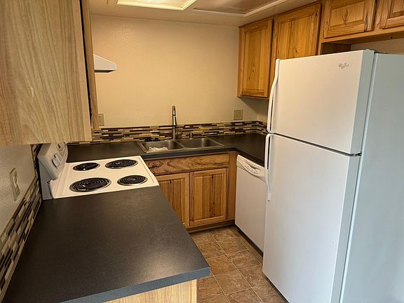 2nd image of 409 Thomas St NW #409