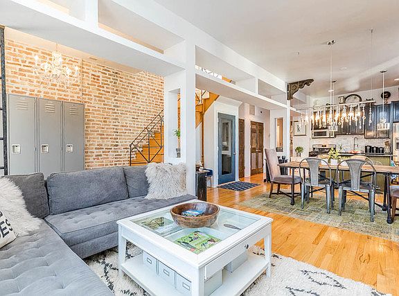 5th image of 1542 N Wood St APT 2F