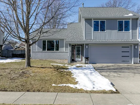 1448 NW 90th St, Clive, IA 50325