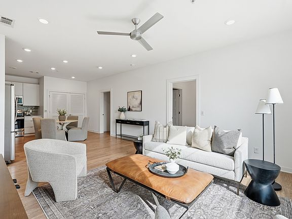 5th image of 1402 Pillow St #207