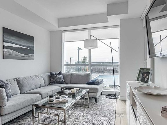 4th image of 31 Tippett Rd #840