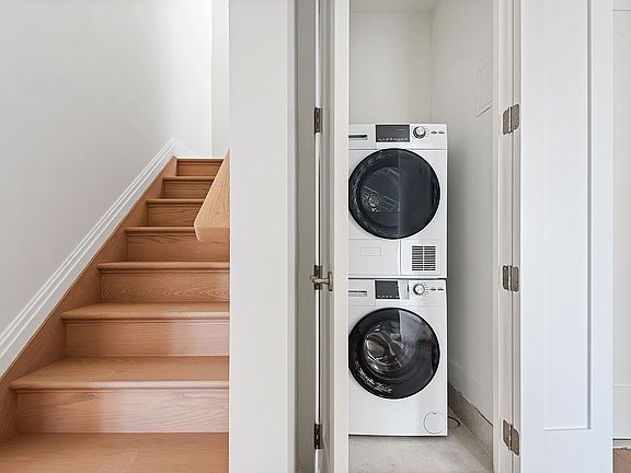 4th image of 222 16th St #5D