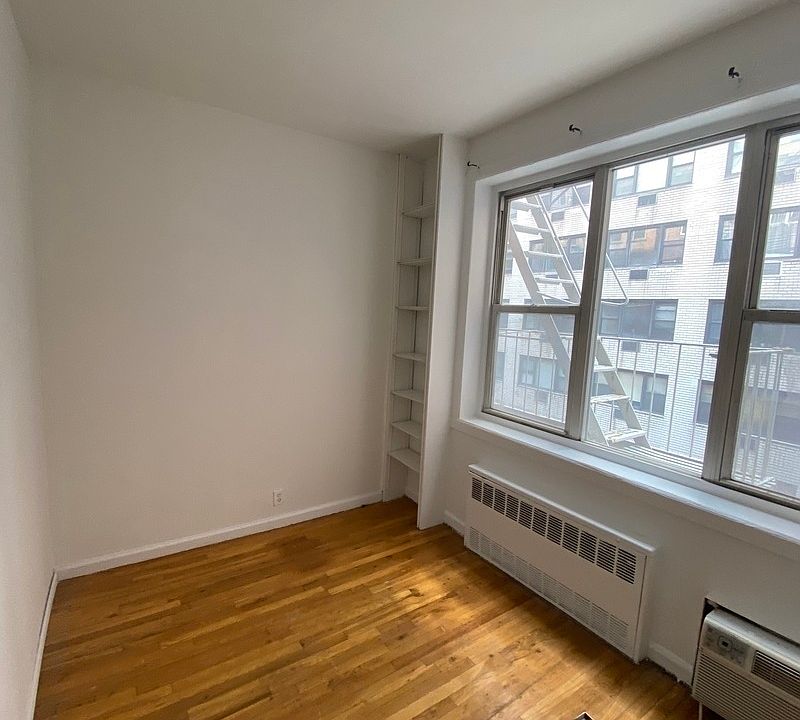 1st image of 450 W 58th St #3EF