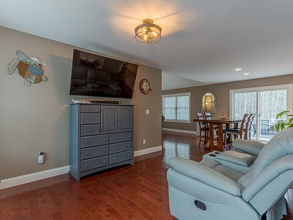 5th image of 18 Piscataqua Road