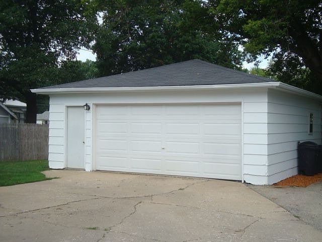 2nd image of 605 E 3rd St