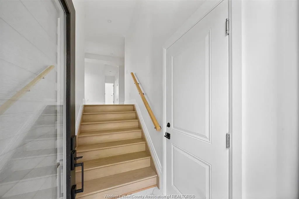 Building Photo - 2224 Fraser Ave #1