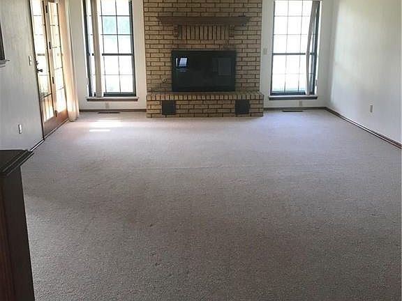 3rd image of 4621 SE 35th St