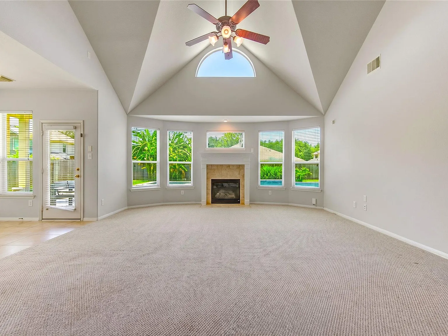 4 bed, 3.5 bath, 2752 sqft, $2,800 — Photo 4