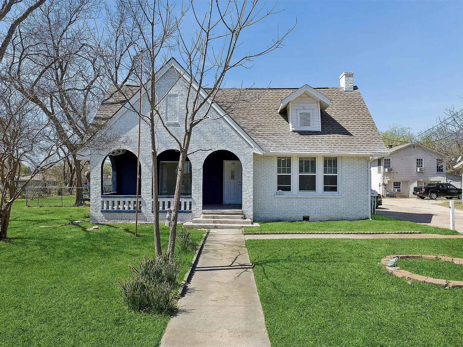 3 bed, 1972 sqft, $2,100 — Photo 1