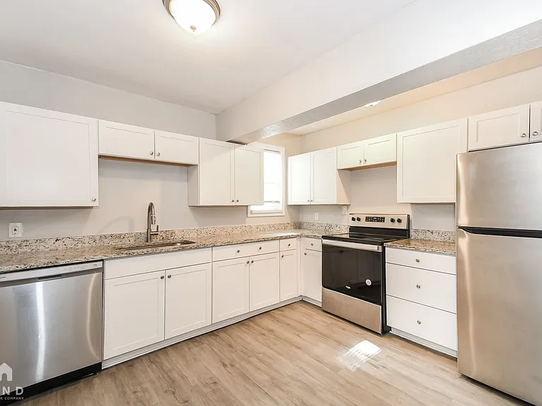 214 N Whitney St — Photo 2
