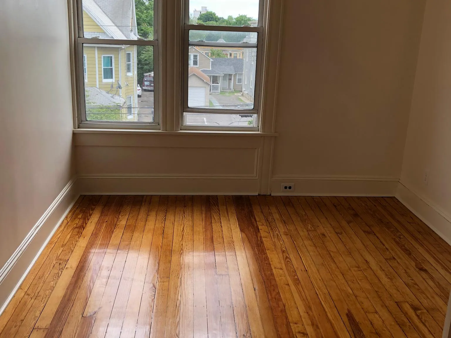 1 bed, 1.5 bath, 450 sqft, $675 — Photo 2