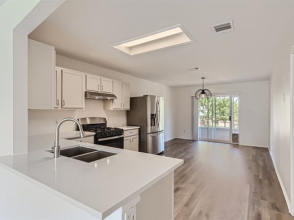 4th image of 139 Hilldale Ct
