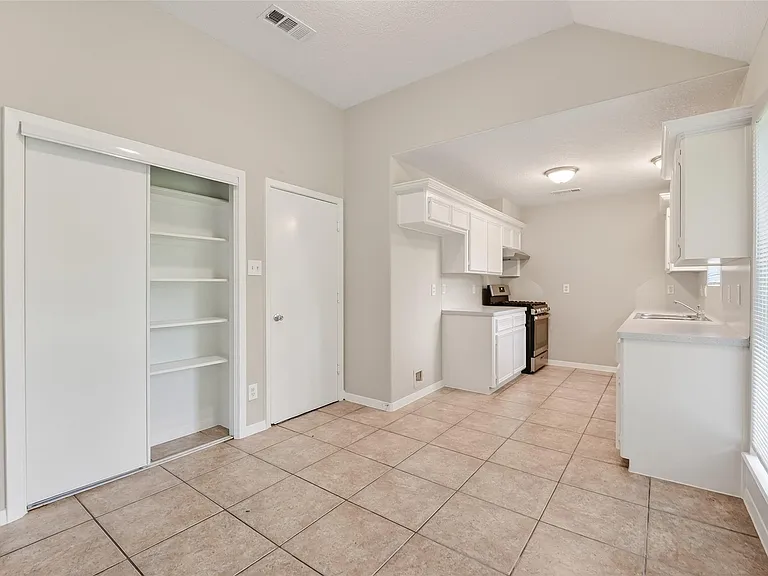 7429 Elbridge Ln — Photo 11