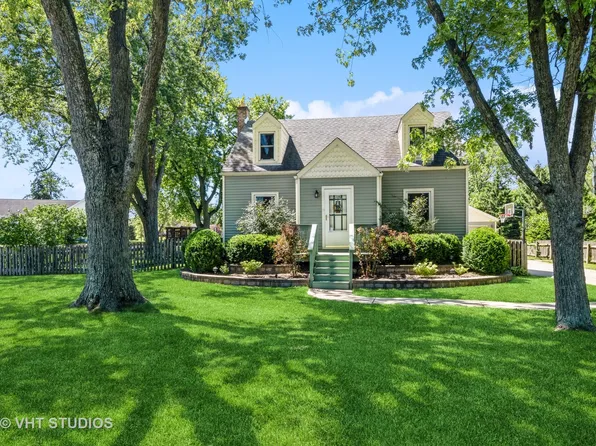 201 Holly Ave, Darien, IL 60561