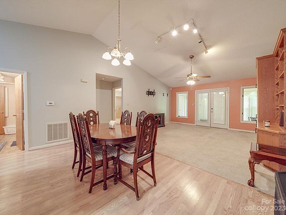 3rd image of 1402 Wellington Hills Cir