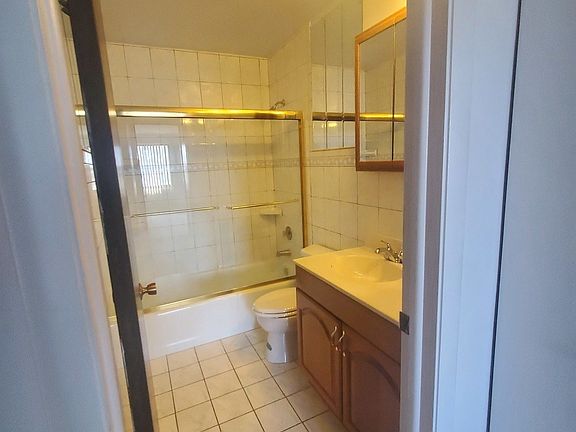 4th image of 720 Wellington Ave Unit 513