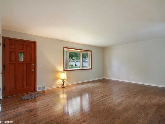4th image of 419 W Elm St