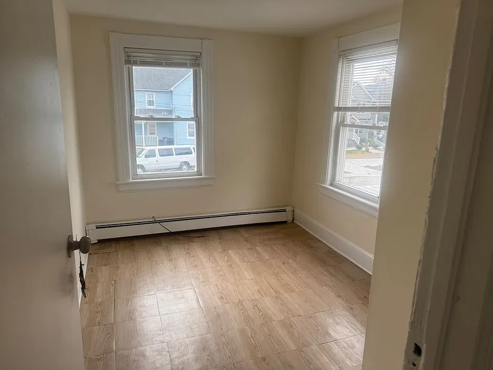 86 E Marie St