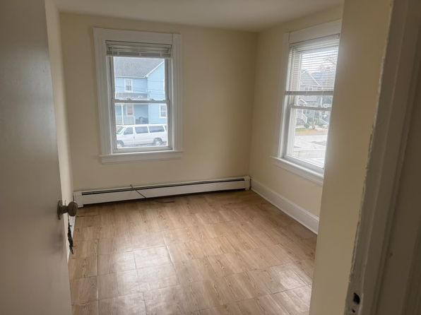 86 E Marie St