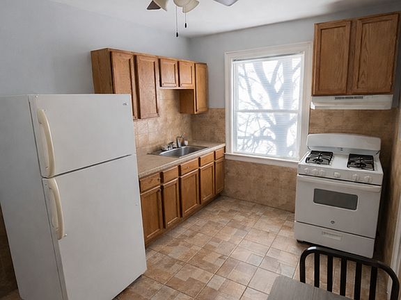 3rd image of 6221 W Wabansia Ave #2