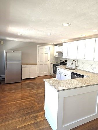 1st image of 125 Washington St #2