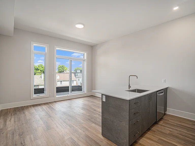404 Eden Ave #202 — Photo 10