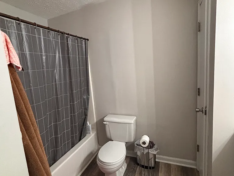 3230 E John Hinkle Pl — Photo 2