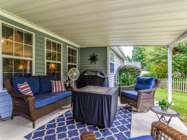 387 Ayelsbury Ct, Sugar Hill, GA 30518