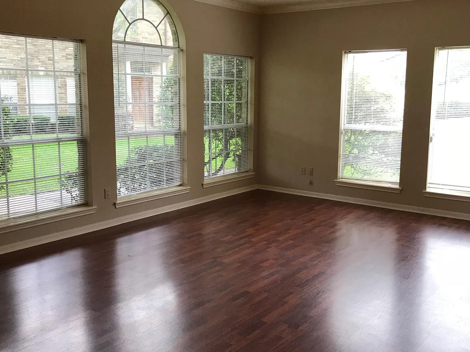 3 bed, 1824 sqft, $2,100 — Photo 2