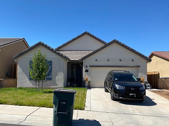 2nd image of 579 Honeysuckle Dr