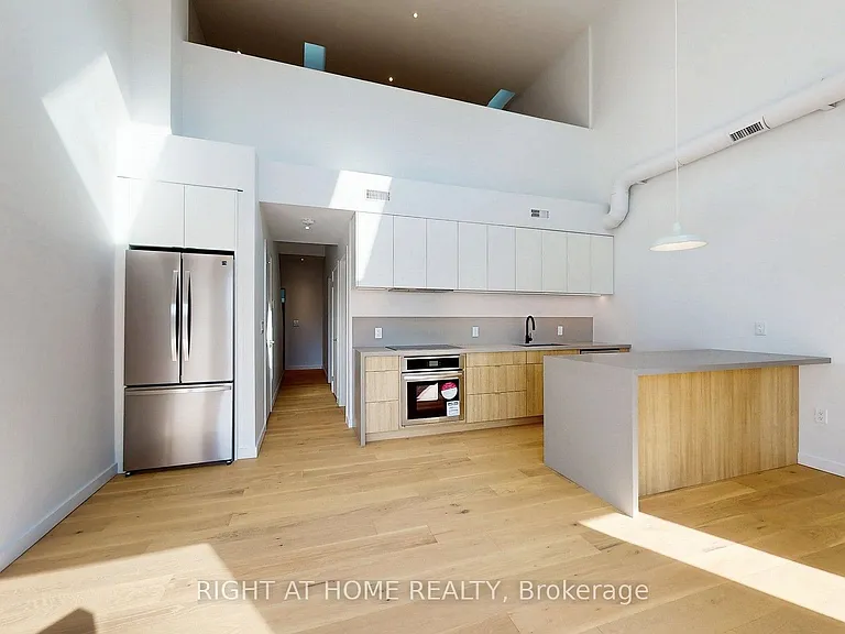 3122 Dundas St W #5 — Photo 2