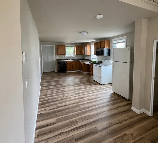 449 W 8th Ave — Photo 11