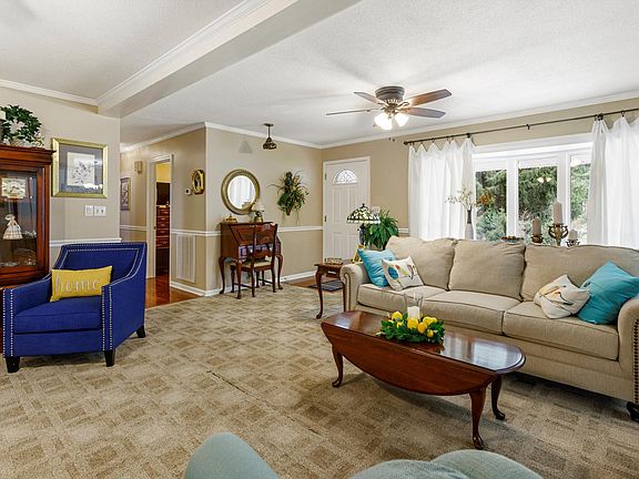 2nd image of 5709 Garrett Dr