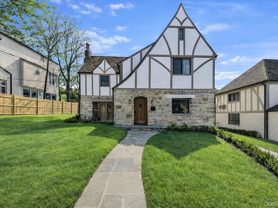 1st image of 18 Lakeside Drive