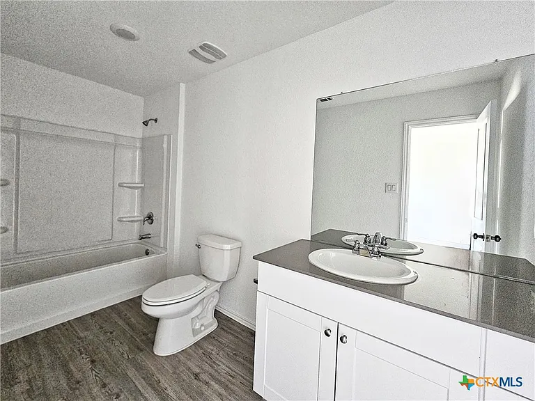 805 Riviera Ct — Photo 9