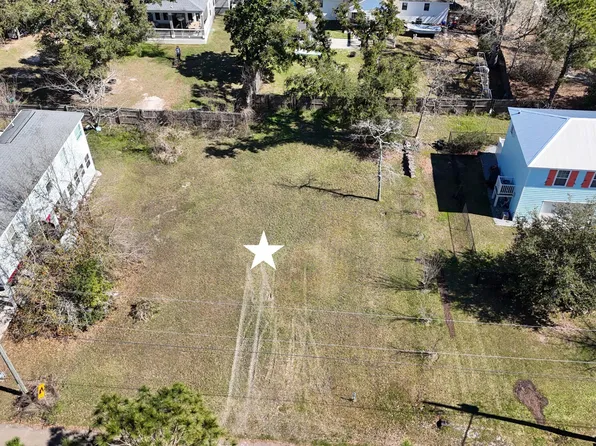 138 Aiken Rd, Waveland, MS 39576