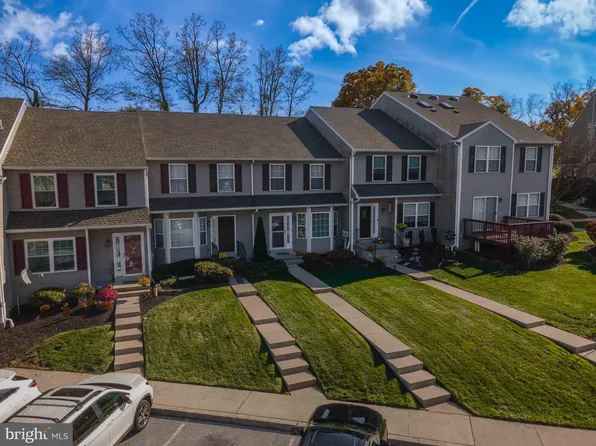 57 Horseshoe Dr, Douglassville, PA 19518