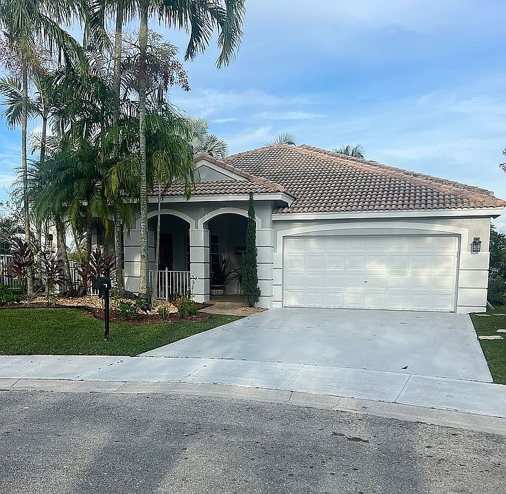 1st image of 1198 Hidden Valley Way