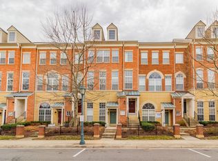 1881 Crescent Park Dr, Reston, VA 20190