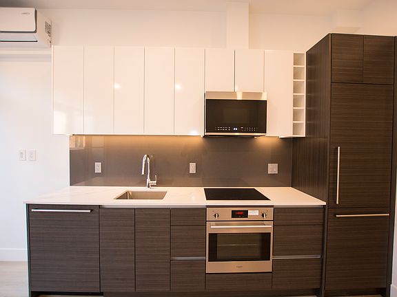 3rd image of 333 Carrall St #303