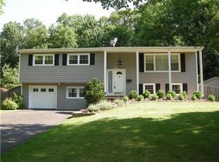 179 River Bend Rd, Berkeley Heights, NJ 07922